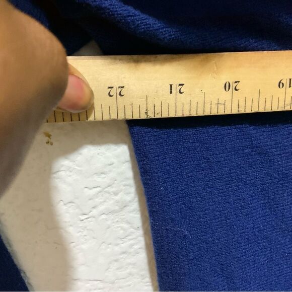 Vince Women’s 100% Cashmere Double V-Neck Sweater size L/G Blue Quiet Luxury - Picture 8 of 8